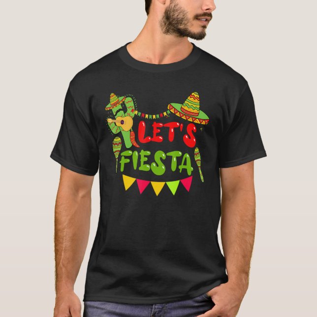 Fun Cinco De Mayo Mexican Playing Guitar Cactus Le T Shirt (Framsida)
