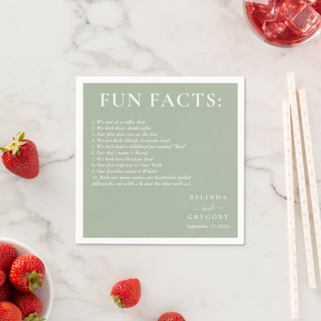 Fun Facts Wedding Cocktail Napkins Text Green Pappersservett (Insitu)