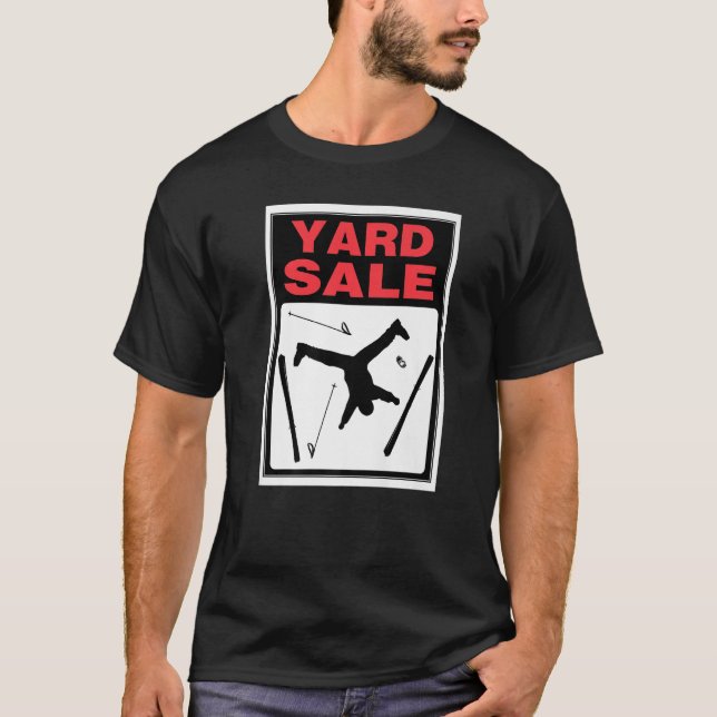 Fun Skiing Day Yard Sale Skier And Gear Everywhere T Shirt (Framsida)