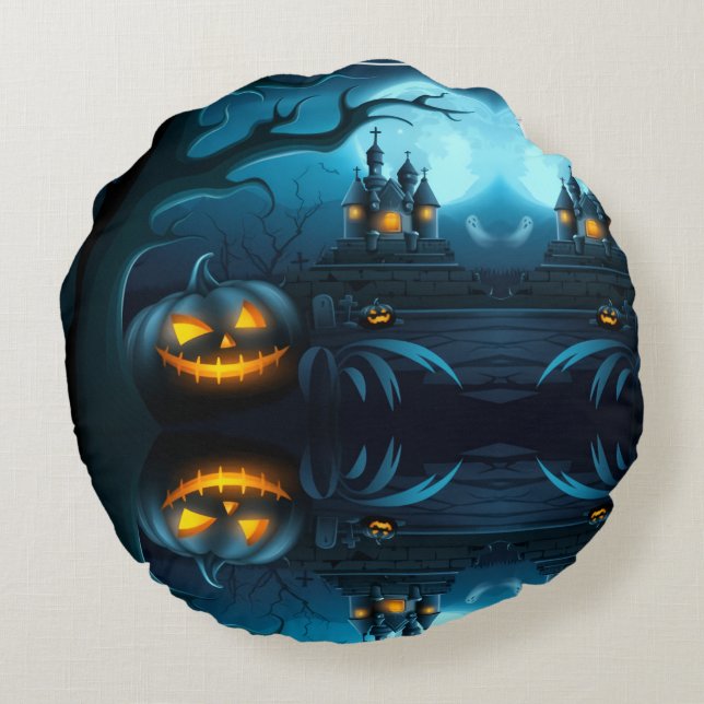 Fun Spooky Decor with Pumpkins,Ghosts & Witch Hats Rund Kudde (Baksidan)