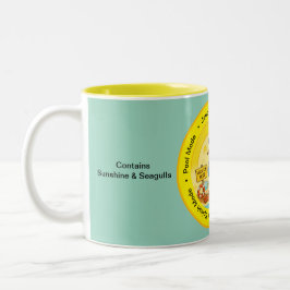 fun sunny destination seagull beach traveller name Två-Tonad mugg