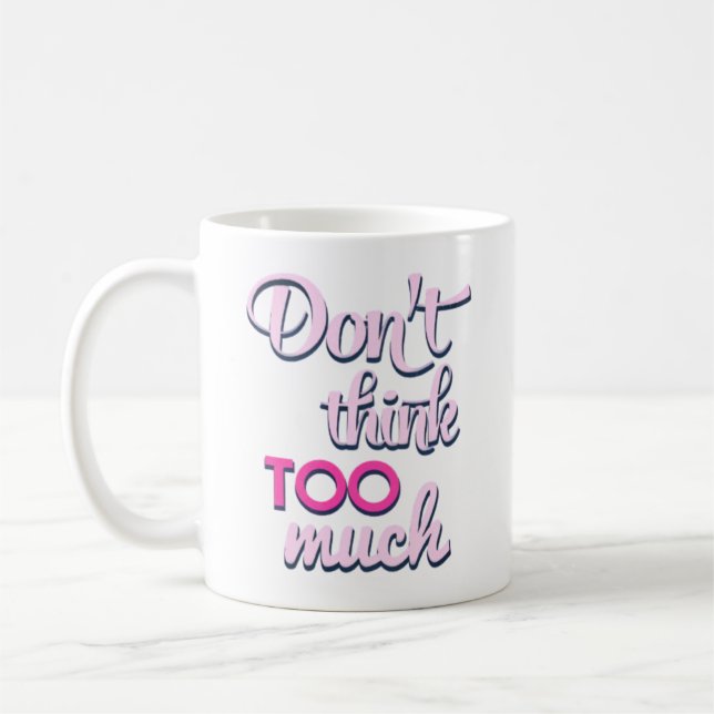 Fundera Inte För Mycket - Rosa Mindful Typografi K Kaffemugg (Vänster)