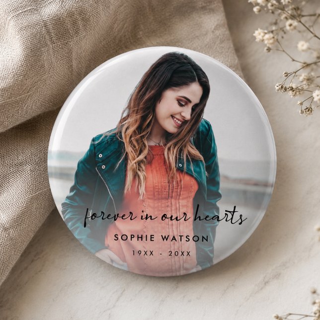 Funeral Favoriter för minnesfotomodern Snyggt Knapp (Personalized memorial photo button with name and dates for funeral favors and keepsakes.)
