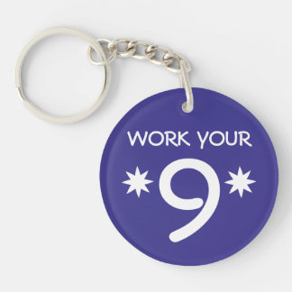 "FUNGERA DIN 9" Numerologynyckelringen (välj