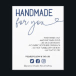 Fungerande handgjorda för att Tvätta instruktionsf Flygblad<br><div class="desc">Tvättande instruktioner för in kort för ditt lilla företag för handgjorda varor. Handgjord för dig skriven i en charmerande kombination av teckensnitt och skript med vintage i marint blått. Lägg till tvättande instruktioner i svart. Under marinblå medieikoner i social,  din medieferens i social. Lägg till ett kampanjfoto på baksidan.</div>