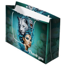 Fungerande kvinna med lejon huvud.