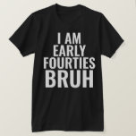 Fungny 40th Milestone Birthday T-Shirt<br><div class="desc">Det här är en lustig och coola 40:e milstolpe på födelsedagskjortan! Texten "Jag är tidigt 40:e bruh". Kan anpassas för alla delmålsfödelsedag.</div>