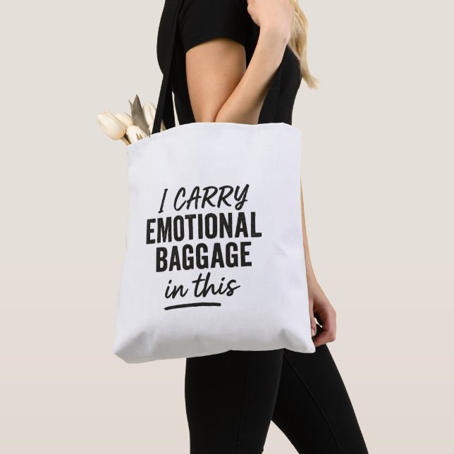 Fungny Tote Bag - "I Carry Emotional Baggage"-offe Tygkasse (Närbild)