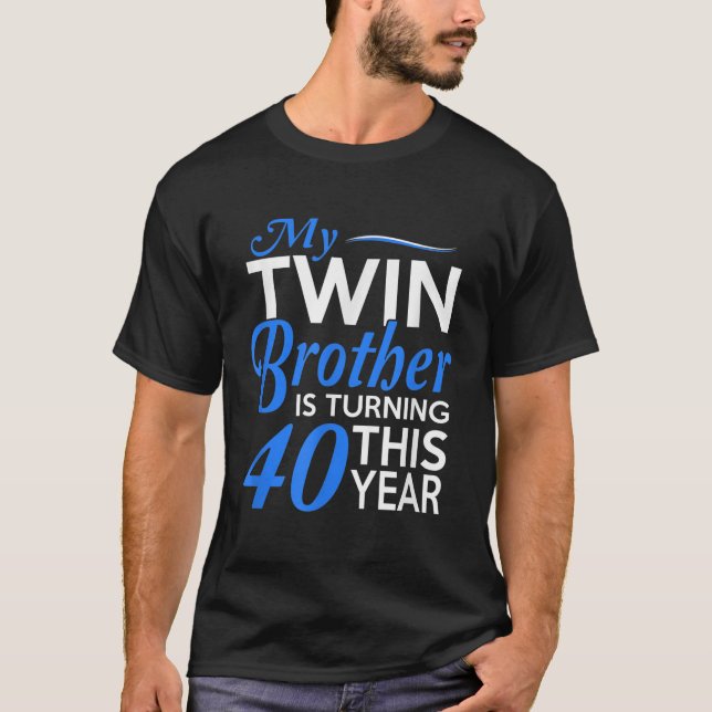 Fungny Twin Brother 40:e födelsedag - Förskjutning T Shirt (Framsida)