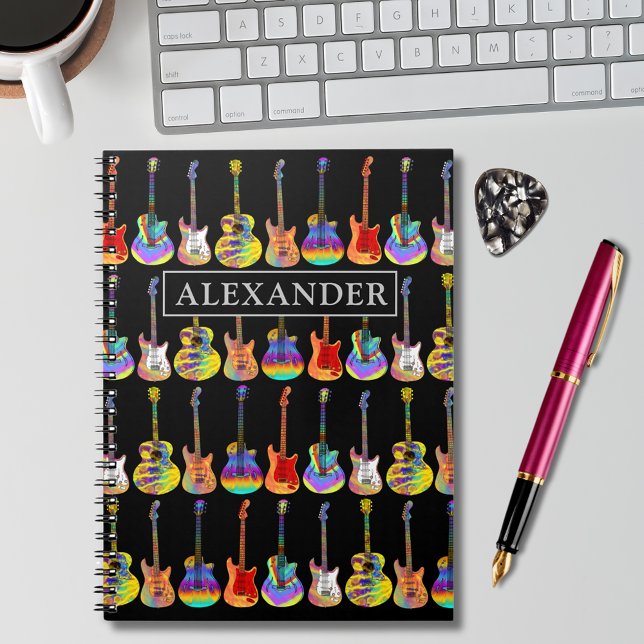 Funky Colorful Guitar Mönster Lägg till Namn Anteckningsbok (Funky colorful guitar pattern on black personalized name notebook for musician guitarist songwriting)