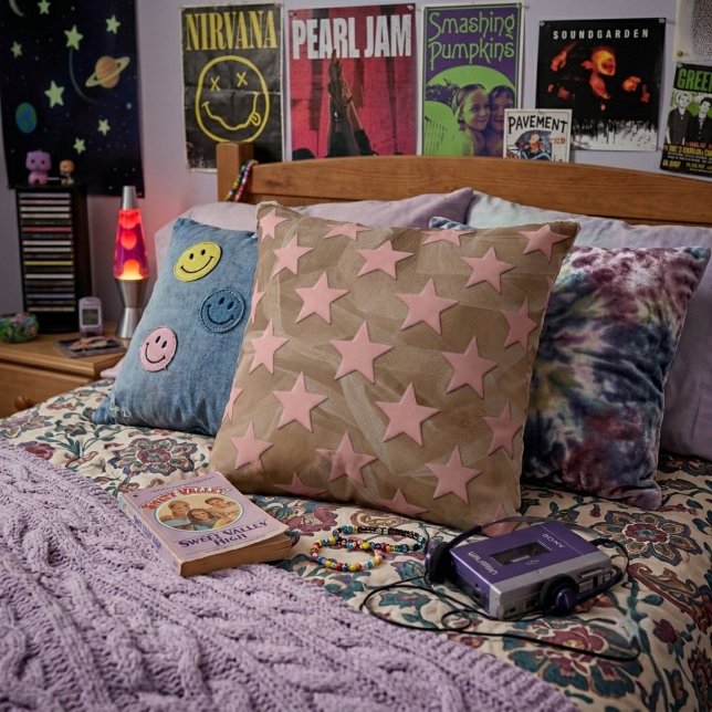 Funky Retro Abstrakt Rosa Stjärnor På Persikochifo Kudde (Skapare uppladdad)
