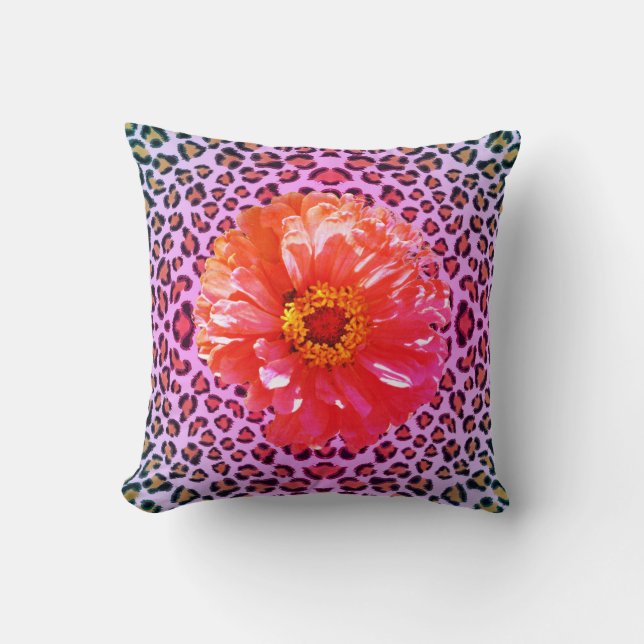 Funky rosa och orange blomster med leopardmönster  kudde (Framsida)