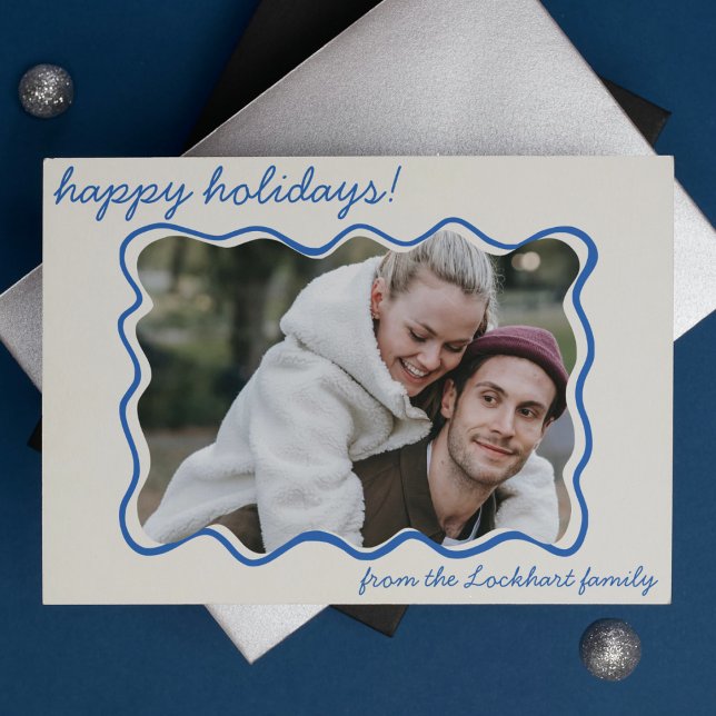 Funky Vågigt Hand plockade Whimsical Gräns Photo Julkort (cream and blue whimsical hand drawn modern doodle sketch wavy border photo christmas holiday card)