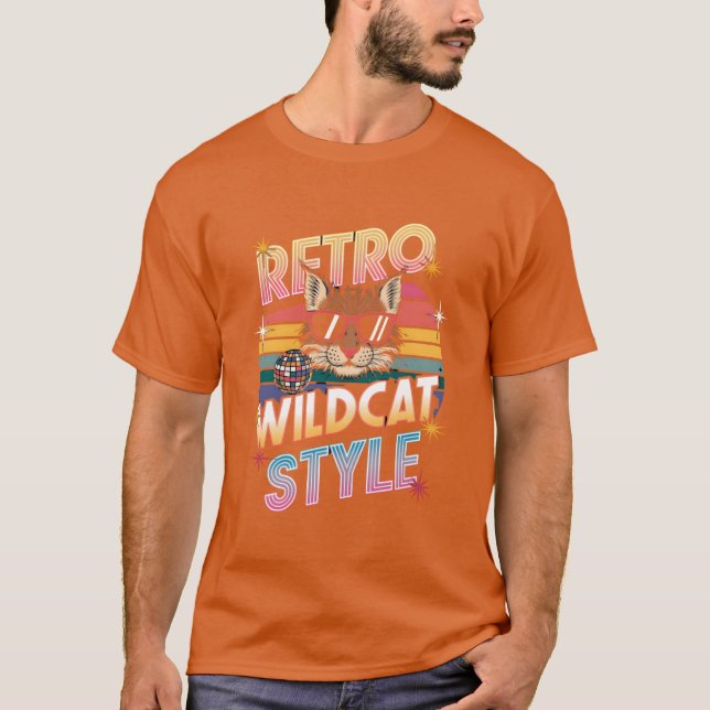 Funky Wildcat in Sunglasses Retro 80s Style family T Shirt (Framsida)