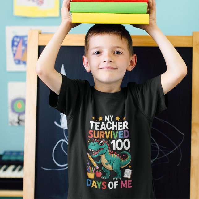 Funny 100 Days Survived Teacher T Shirt (Skapare uppladdad)