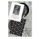 Funny 30års födelsedag Gothic Tarot Black Inbjudningar<br><div class="desc">En inbjudan till 30års födelsedag i stil på ett tarotkort,  med skelett och födelsedagskalas och ljus. En rolig,  modig,  okulär vibe.</div>