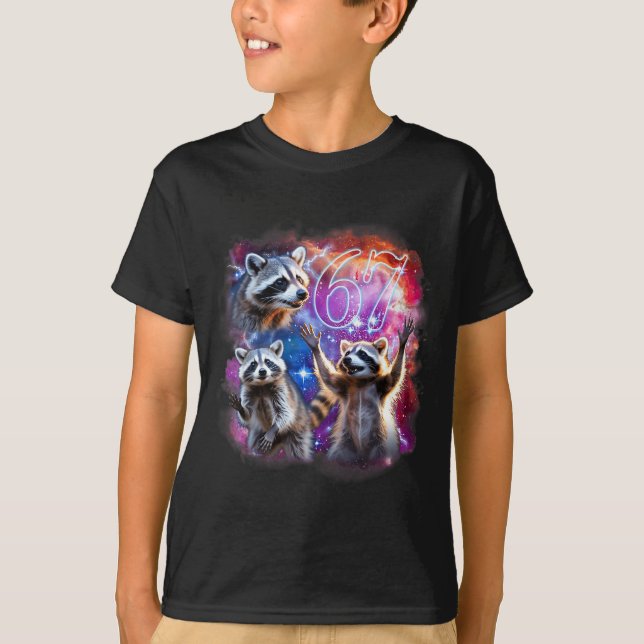 Funny 67 Meme Racoon Howling At The Moon Six Seven T Shirt (Framsida)