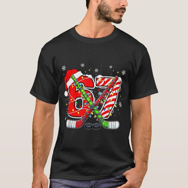 Funny 67 Santa Hat Candy Cane Ice Hockey Six Seven T Shirt (Framsida)