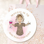 Funny 70 och Fabulous Tecknad 70th Birthday Ethnic Runt Klistermärke<br><div class="desc">Är någon speciell som vänder 70 som du vill fira? Den här 70-bitars och fortfarande uppmjukande klistermärket är underbart för presentsäckar,  dekorationer,  kuvert och så mycket mer! Anpassa till namn eller ändra till och med år ...  Ni kan ändra hela texten för att komplettera er party!!!!!</div>