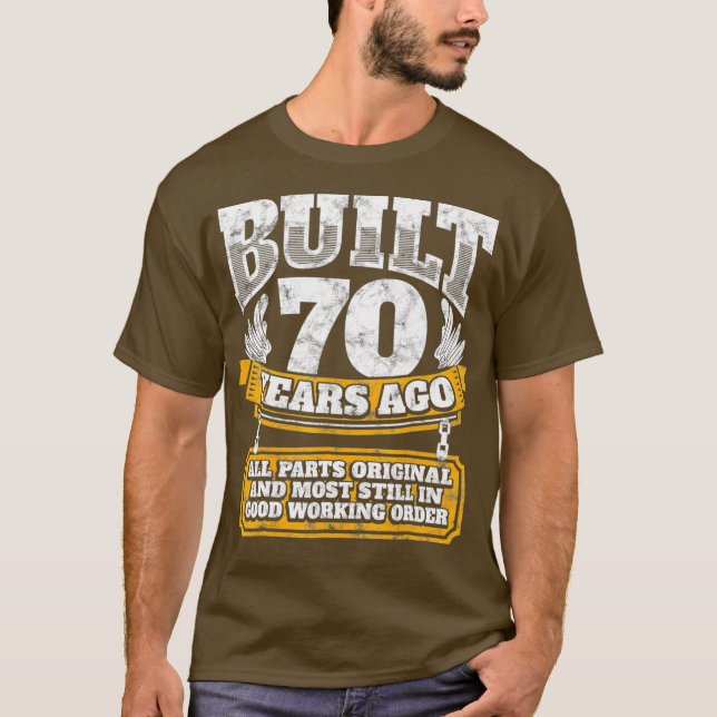 Funny 70th Birthday  BDay Gift Saying Age 70 T Shirt (Framsida)