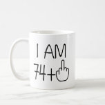 Funny 75:e Birthday Coffee Mugg<br><div class="desc">75:e-födelsedagspresent för kvinnor och Manar - 75 år gammal Lycklig-dagskaffe Mugg - Gag Party Kopp--idé för ett joke Firande - Best A Oavsett om du dricker morgonkaffe, kvällstek eller nåt mellan - den här muggen åt dig! Det är robust och glansigt med en livfull utskrift som klarar mikrovågen och diskmaskinen....</div>