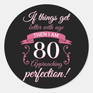 Funny 80:e födelsedag "Perfektion" Runt Klistermärke