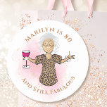 Funny 80 och Fabulous Tecknad 80th Birthday Ethnic Runt Klistermärke<br><div class="desc">Är det någon speciell som vänder 80 som du vill fira? Den här 80-bitars och fortfarande påsar är underbar för presentsäckar,  dekorationer,  kuvert och så mycket mer! Anpassa till namn eller ändra till och med år ...  Ni kan ändra hela texten för att komplettera er party!!!!!</div>