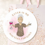Funny 90 och Fabulous Tecknad 90:e Birthday Ethnic Runt Klistermärke<br><div class="desc">Är det någon speciell som vänder 90 som du vill fira? Detta 90-ändå påsar är underbart för presentsäckar,  dekorationer,  kuvert och så mycket mer! Anpassa till namn eller ändra till och med år ...  Ni kan ändra hela texten för att komplettera er party!!!!!</div>