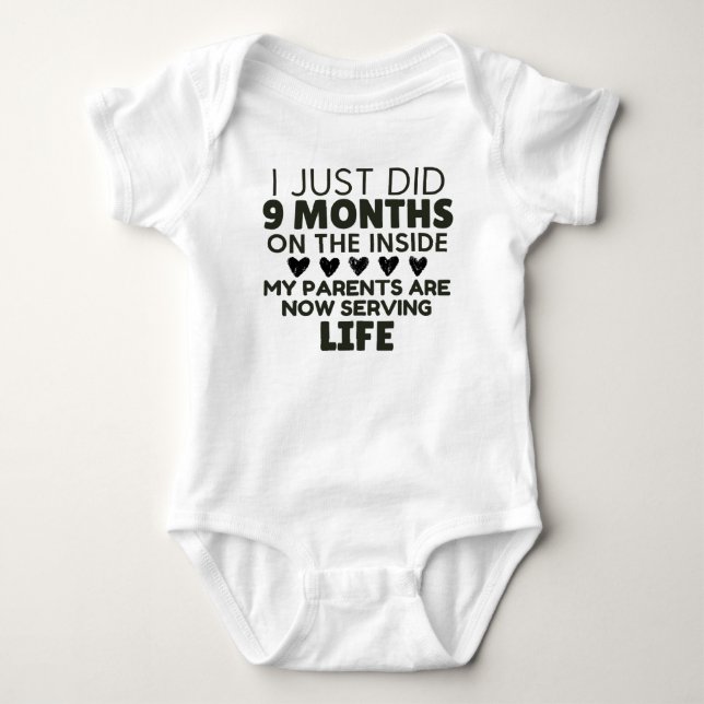 Funny 9 Months on the Inside T Shirt (Framsida)
