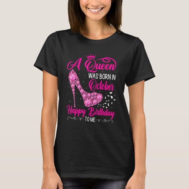 Funny A Queen föddes i oktober Grattis på födelsed T Shirt (Framsida)