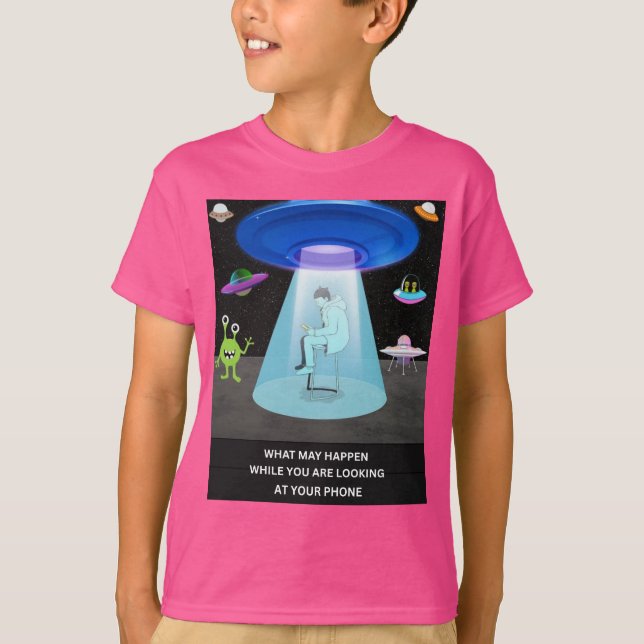 Funny Alien Abduction Phone Distraction Sci-Fi T Shirt (Framsida)
