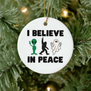 Funny Alien Bigfoot och Ghost Peace Ornament
