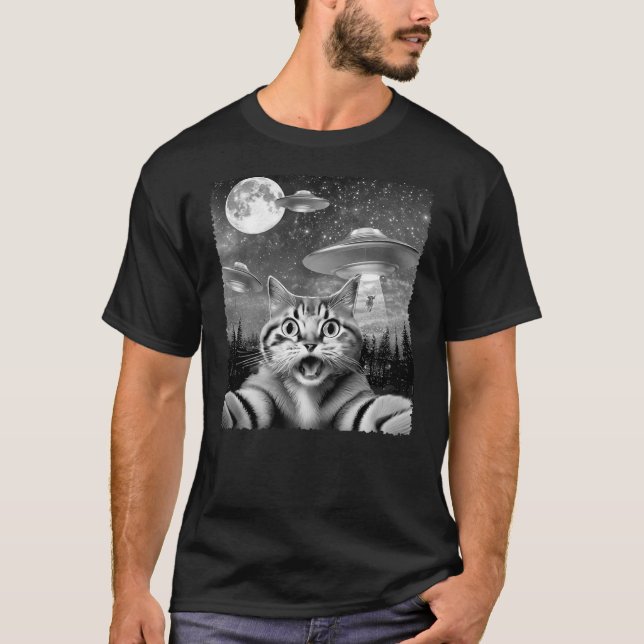 Funny Alien Cat Selfie with UFOs Gift Idea Men Wom T Shirt (Framsida)
