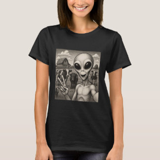 Funny Alien Selfie With Cows UFO Sci-Fi Humor T Shirt