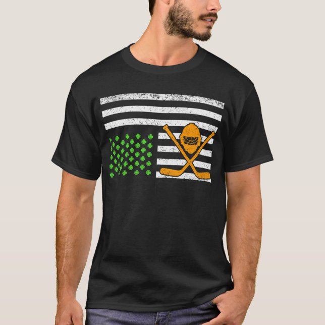 Funny American Flag Irish Hockey St. Patrick's Day T Shirt (Framsida)