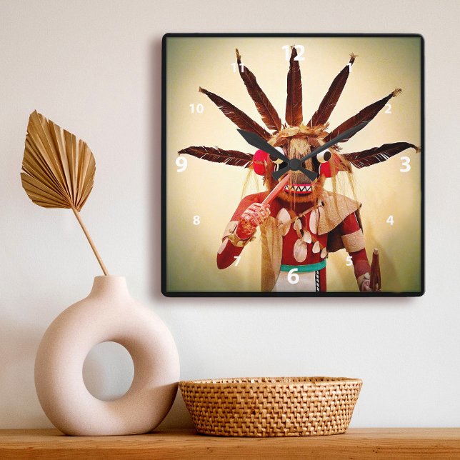 Funny Ansikte Wood Kachina Doll upplever varje ögo Fyrkantig Klocka (Skapare uppladdad)