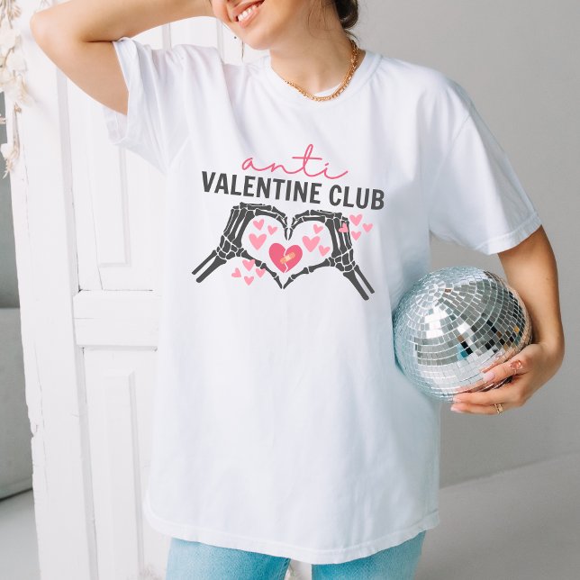 Funny Anti alla hjärtans dag Klubb Gift med Skull  T Shirt (Skapare uppladdad)