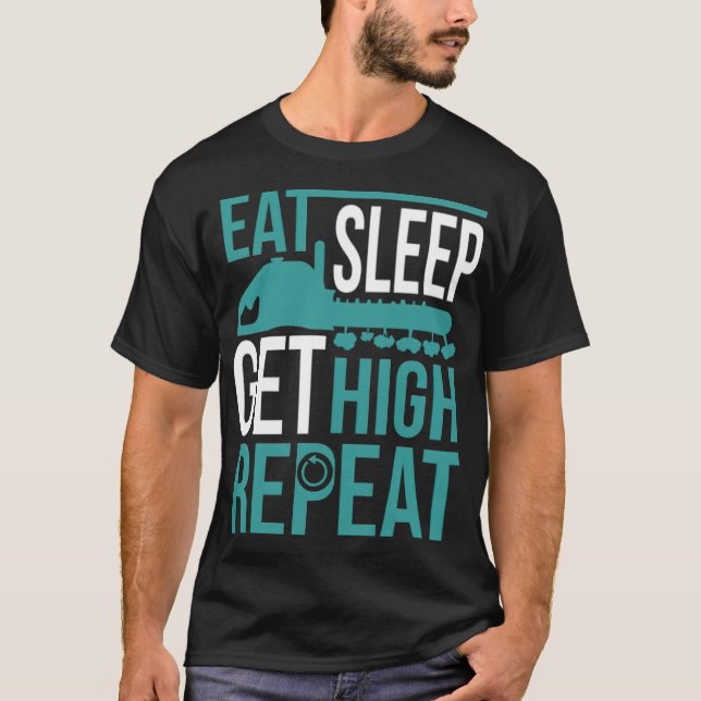 Funny Arborist Get High Tree Chain saw space birth T Shirt (Framsida)