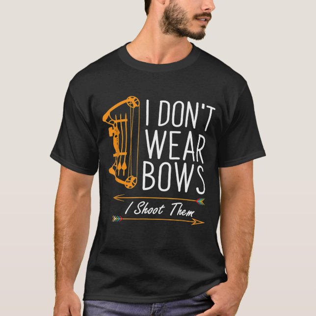 Funny Archery   I Dont Wear Bows I Shoot Them T Shirt (Framsida)