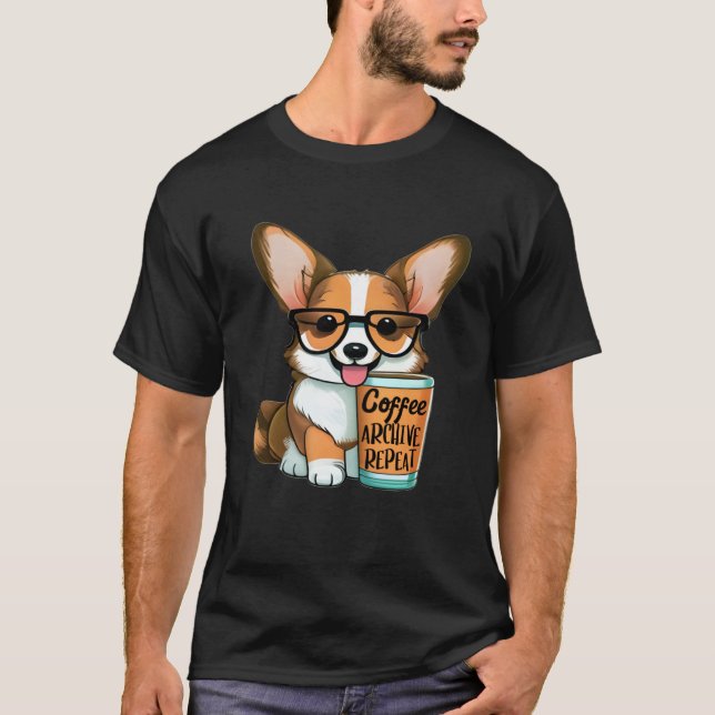 Funny Archivist Coffee Lover Corgi Owner Archive R T Shirt (Framsida)