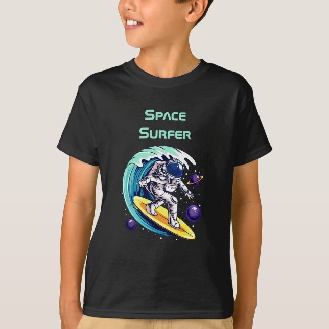 Funny astronauts Surfing in Space T Shirt (Framsida)