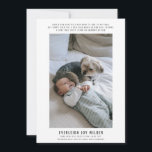 Funny Baby och Hund Photo Birth Meddelande<br><div class="desc">Lustigt kort för födelseanmälan i baby och hund ur hund synvinkel, där baby hävdas som sin egen med budskapet: "MAMMA & PAPPA GAVE MIG A NYFÖDD BEBIS FÖR ATT LÄGGA TILL MIN FÖRPACKNING, MEN DE HAR INTE ENS SÄTT EN NY LIVSMEDELSBOWL ELLER BED NÄSTA TILL MINE. JAG HOPPAS ATT DE...</div>