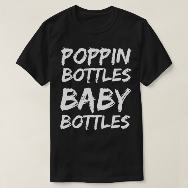 Funny Baby Shower Gag Gift Idea Poppin Flaska Baby T Shirt (Design framsida)