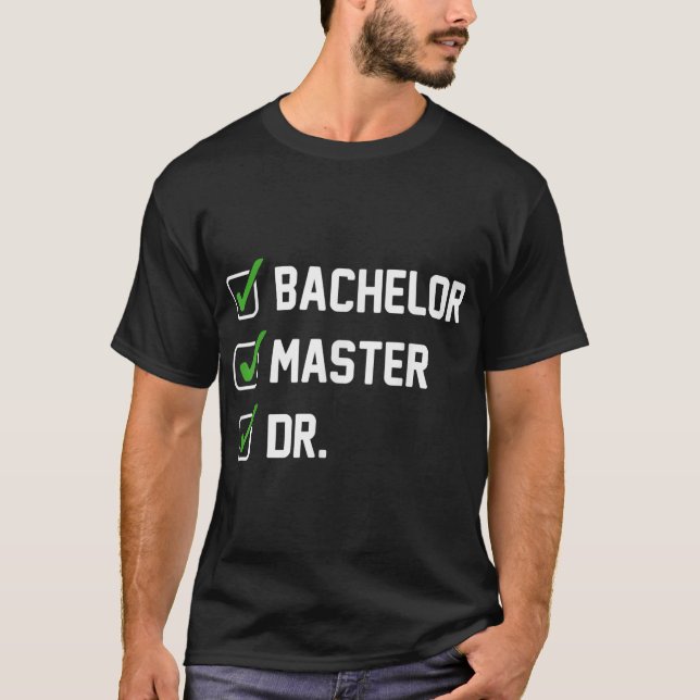 FUNNY Bachelor Master Doctorate Degree Dr Phd T Shirt (Framsida)