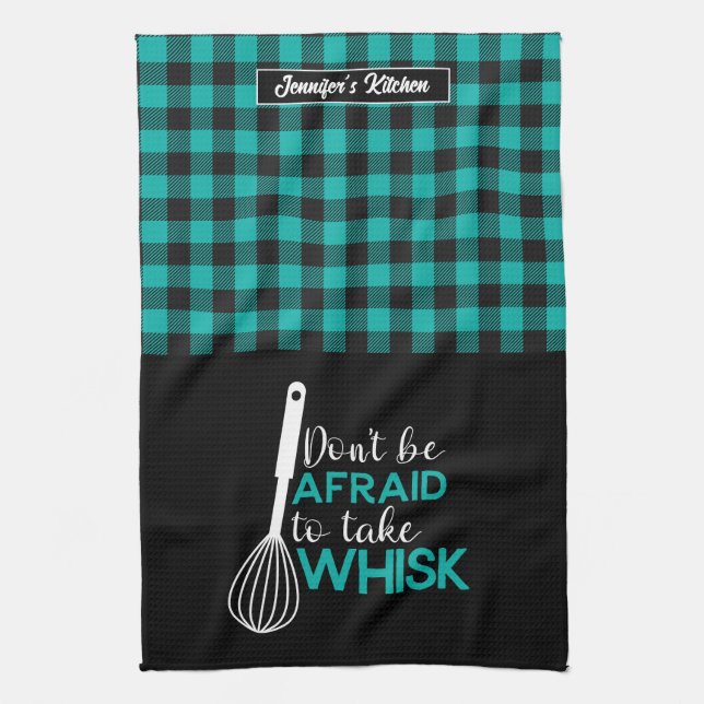 Funny Baking Pun Baker Ta Whisk Play Mönster Kökshandduk (Vertikal)