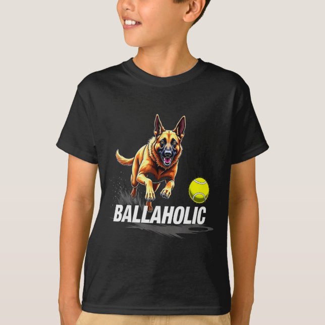 Funny Ballaholic Belgian Shepherd Dog Chasing Mali T Shirt (Framsida)