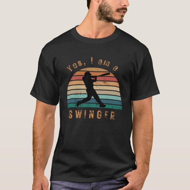 Funny Baseball Design (Yes, I am a swinger) retro  T Shirt (Framsida)