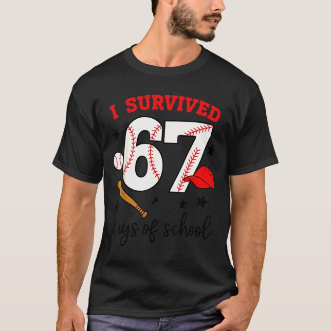 Funny Baseball I Survived 67 Days Of School Design T Shirt (Framsida)