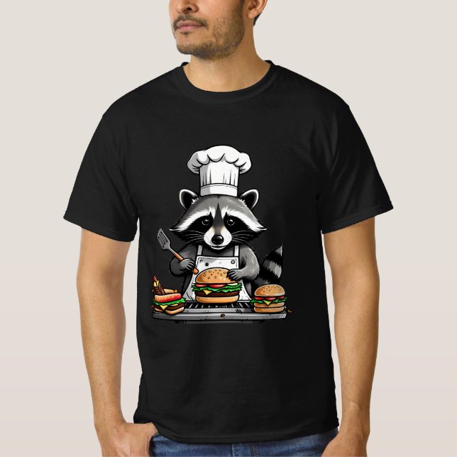 Funny BBQ Raccoon Flipping Burgers  T Shirt (Framsida)