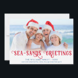 Funny Beach-julkusten Julkort<br><div class="desc">Snabb och enkel beställning! Vill du fira en kustjul eller åka till stranden för helgdagarna? Du kommer att ge dina vänner och familjens ansikte ett leende när du skickar dem detta "Sea-Sands Hälsning"-fotokort. Med en rolig pun har den här nautiska helgdag blå rand, guld typografi och rum för 3 foton....</div>